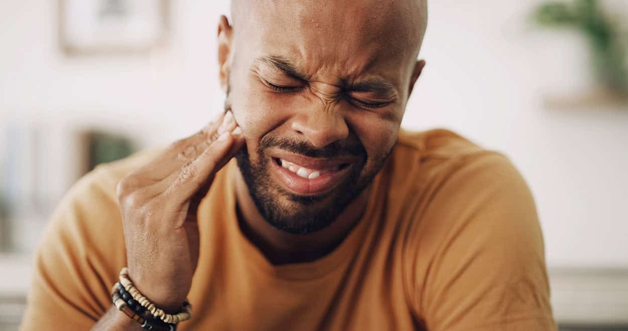 patient experiencing a toothache